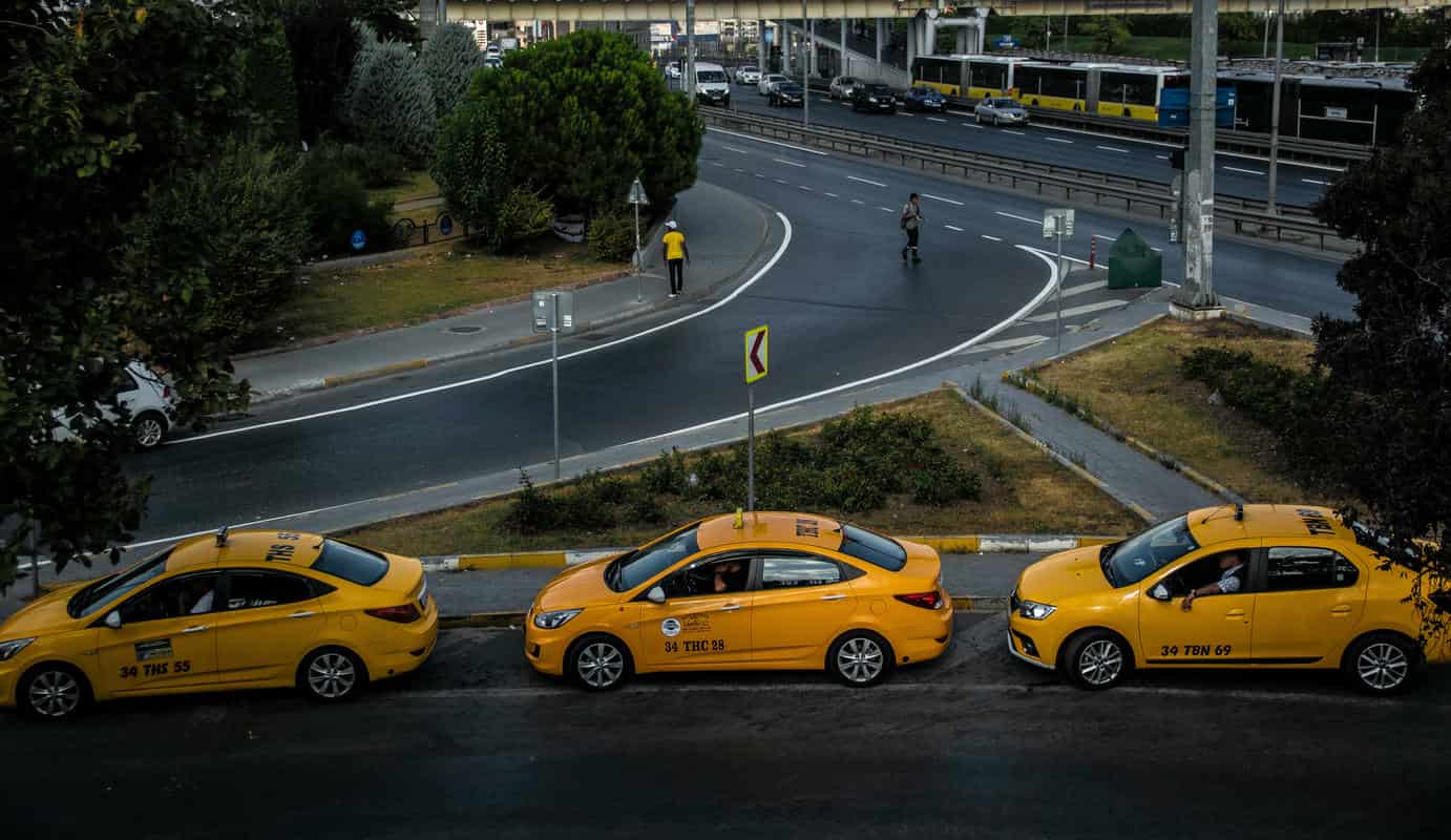 Kayseri Adliye Taksi bekleyen araç